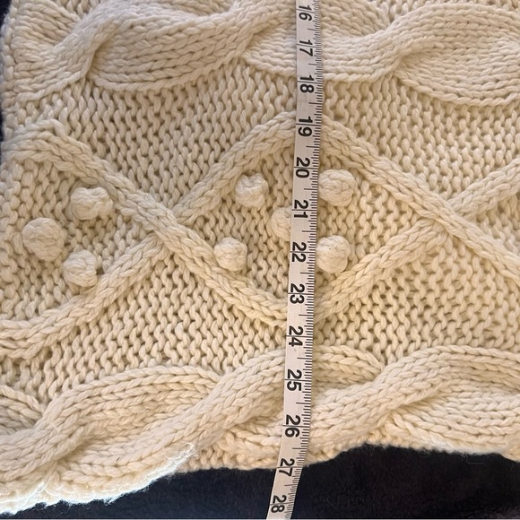 Pottery Barn Cream Sweater Pillow Shams Set, Zipper closure, soft. 2 Shams 16x26 - Picture 7 of 10